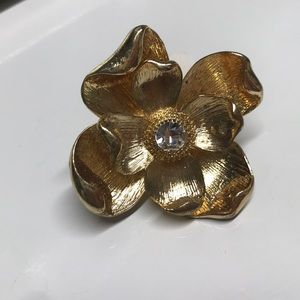 ⚜️Large Gold Flower Ring w/Diamond accent!